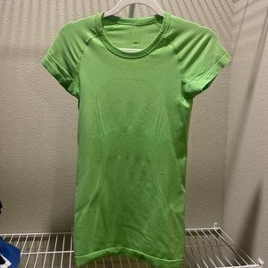 Lululemon swiftly tech short sleeve tshirt, size 2